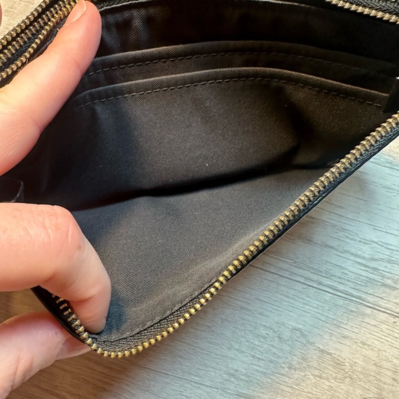 Coach Olive Leather Wristlet with Gold Accents 👑 - Picture 5 of 8